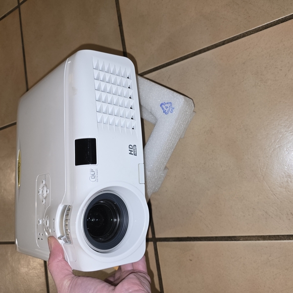 Optoma New In Box Projector With Mount - Picture 4 of 13